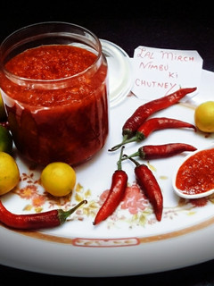 A picture of Instant lemon red chilli chutney.