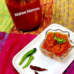 A picture of Tomatoe chilli sauce.