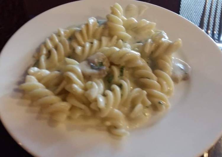 Step-by-Step Guide to Make Quick Alfredo Rotini Pasta