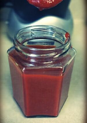 A picture of Homemade Sriracha Sauce.