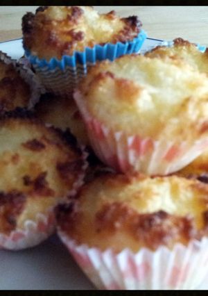 A picture of AMIEs COCONUT Macaroons.