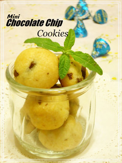 A picture of Mini Chocolate Chip Cookies.