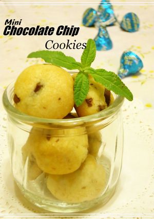 A picture of Mini Chocolate Chip Cookies.
