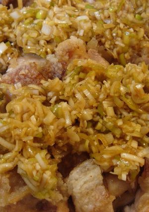 A picture of Youlinji Chicken with Lots of Leek Sauce.