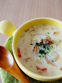 A picture of Clam Chowder with Scallops.
