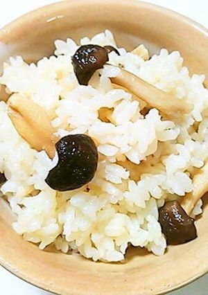 A picture of Rice Cooked with Dried Shimeji Mushrooms.