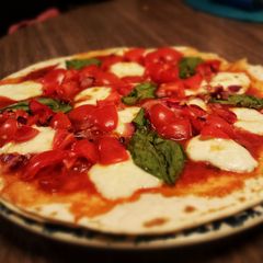 A picture of Tomato & Basil Pizza Delight.
