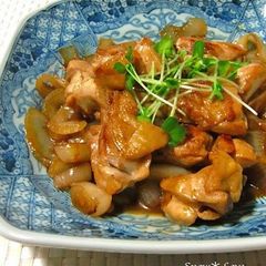 A picture of Sweet and Savoury Stir-Fried Chicken and Onion.