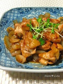 A picture of Sweet and Savoury Stir-Fried Chicken and Onion.