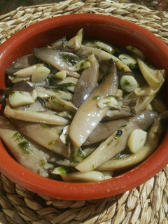 Una foto de Setas al pil pil