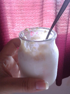 Una foto de Yogur descremado con avena y amaranto. Súper rico y completo!