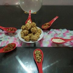 A picture of Oats ladoo.