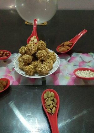 A picture of Oats ladoo.