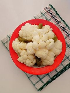 عکسی از دستور ترشی گل کلم و فلفل
