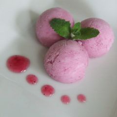 A picture of Blueberry Frozen Yogurt.