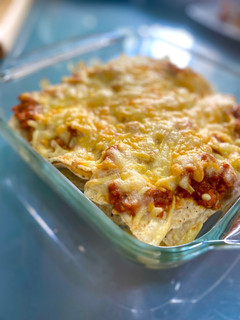 Una foto de Nachos con carne y queso al horno