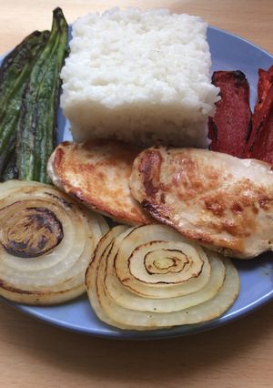 Una foto de Pollo 🐓 con verduras 🌶