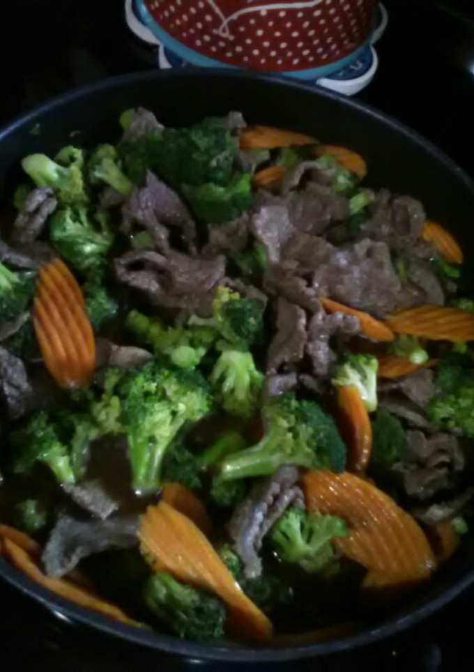 A picture of Beef and Broccoli.