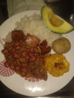 Una foto de Frijoles Con Pezuña De Cerdo