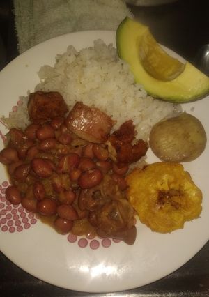 Una foto de Frijoles Con Pezuña De Cerdo