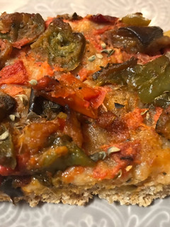 Una foto de Coca/pizza integral de pisto