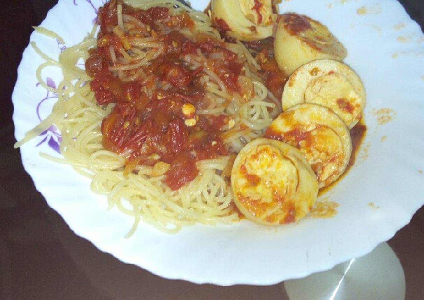 Egg curry with spaghetti