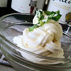 A picture of WHIPPED CREAM.