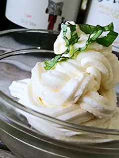 A picture of WHIPPED CREAM.