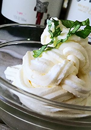 A picture of WHIPPED CREAM.