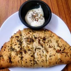 A picture of Domino's garlic bread.