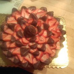 A picture of Strawberry chocolate cheese cake.
