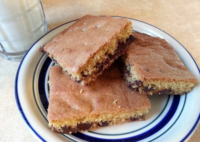 Recipe of Homemade Chocolate chip cookie bars