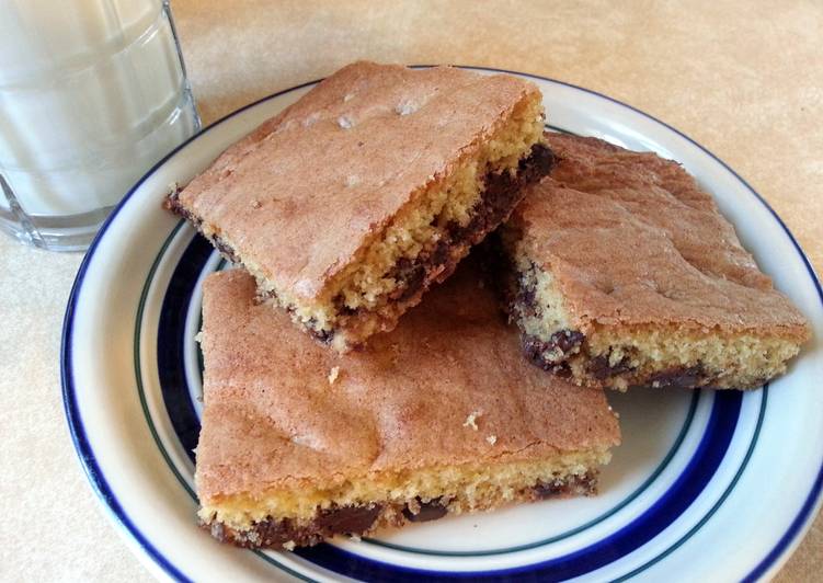 Chocolate chip cookie bars