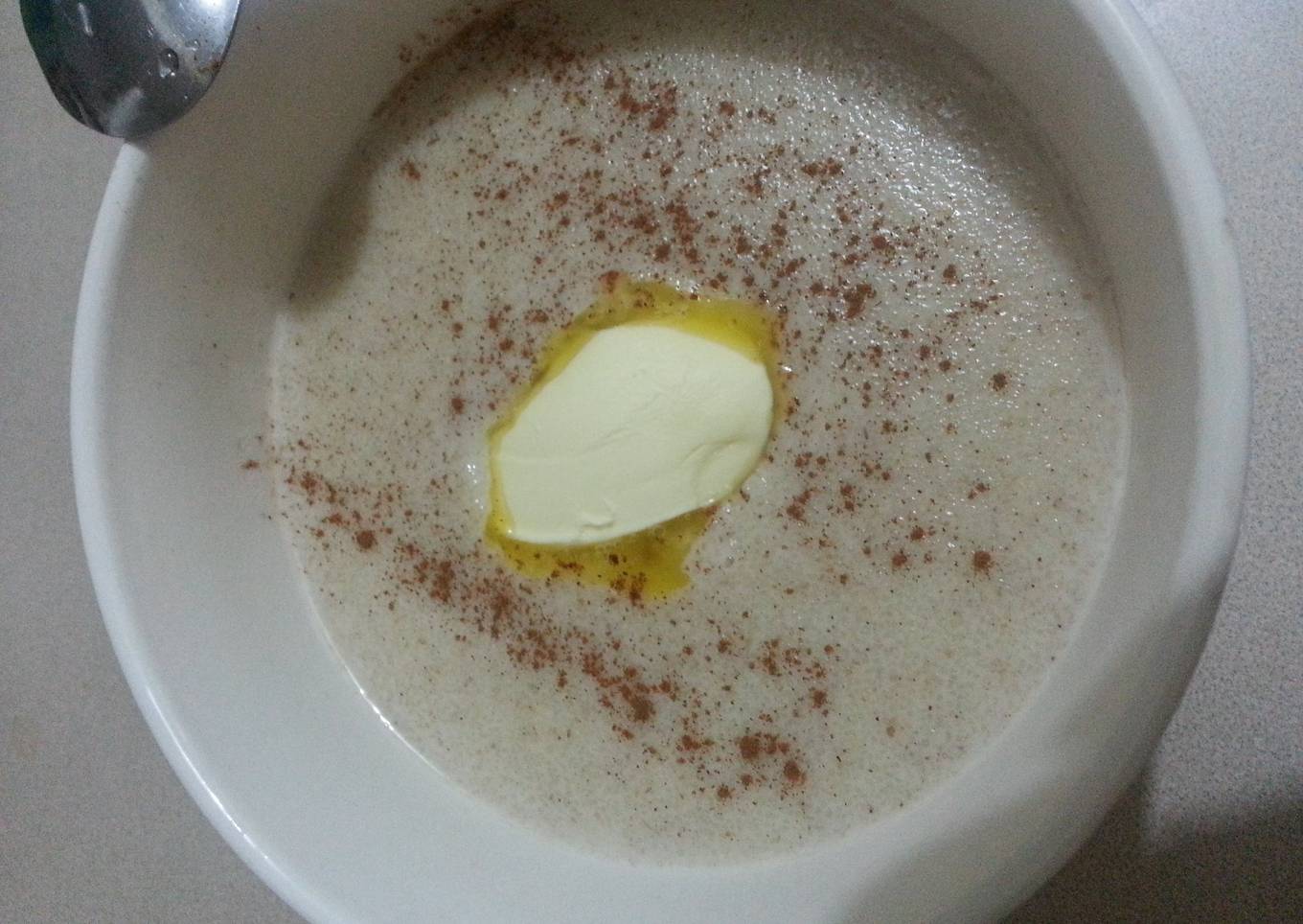 Farinita con canela (Cream of wheat with cinnamon)