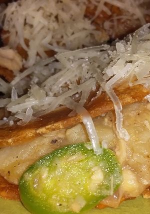 Una foto de Tortillas de papa, atún y cebolla en sandwichera