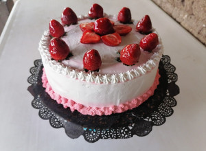 Una foto de Pastel Tres leches de fresa 🍓..!