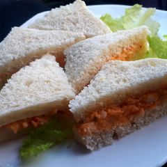 A picture of Egg n potato sandwich.