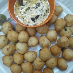 A picture of Medhu Vada Balls.