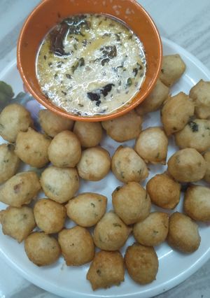 A picture of Medhu Vada Balls.