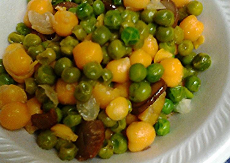 Steps to Make Any-night-of-the-week Chickpeas and green peas