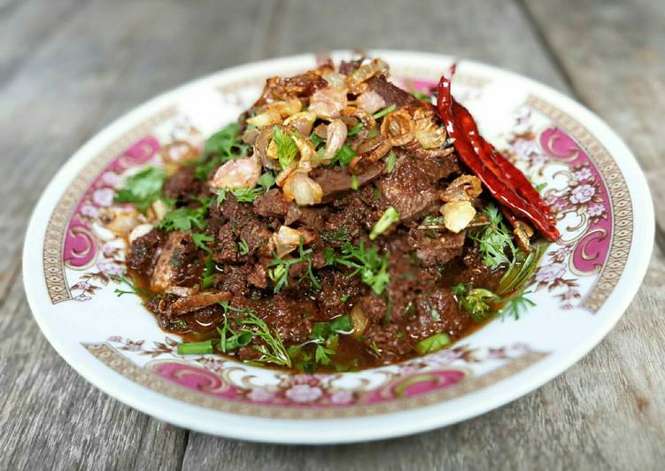 Recipe of Homemade Larb Muang / Spicy minced Beef salad