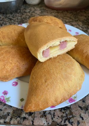 Una foto de Empanadas de jamón y queso