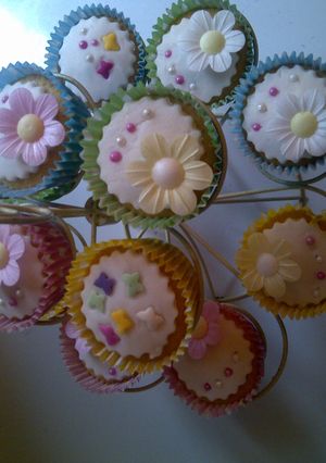 A picture of gluten free cupcakes that don't crumble..