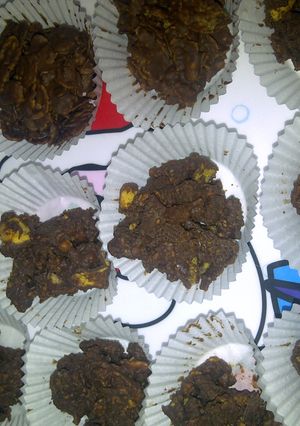 A picture of no bake gluten free crunch cakes.