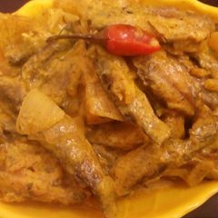 A picture of Tangra fish in rich gravy.