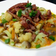 A picture of Lg cauliflower and shimeji mushroom with carrot.
