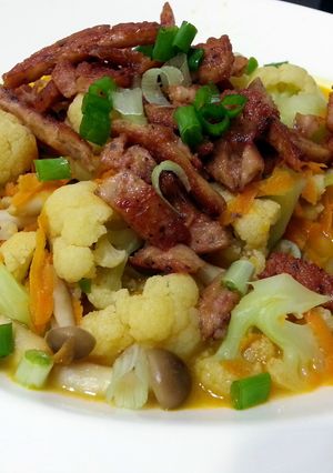 A picture of Lg cauliflower and shimeji mushroom with carrot.