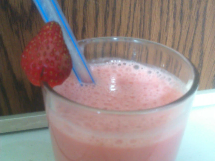 Easy Way Make Strawberry-Banana Sour Smoothie the Awesome  Perfect