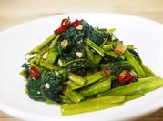 A picture of spinach chicken stir fry
