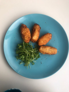 Una foto de Croquetas de pollo asado